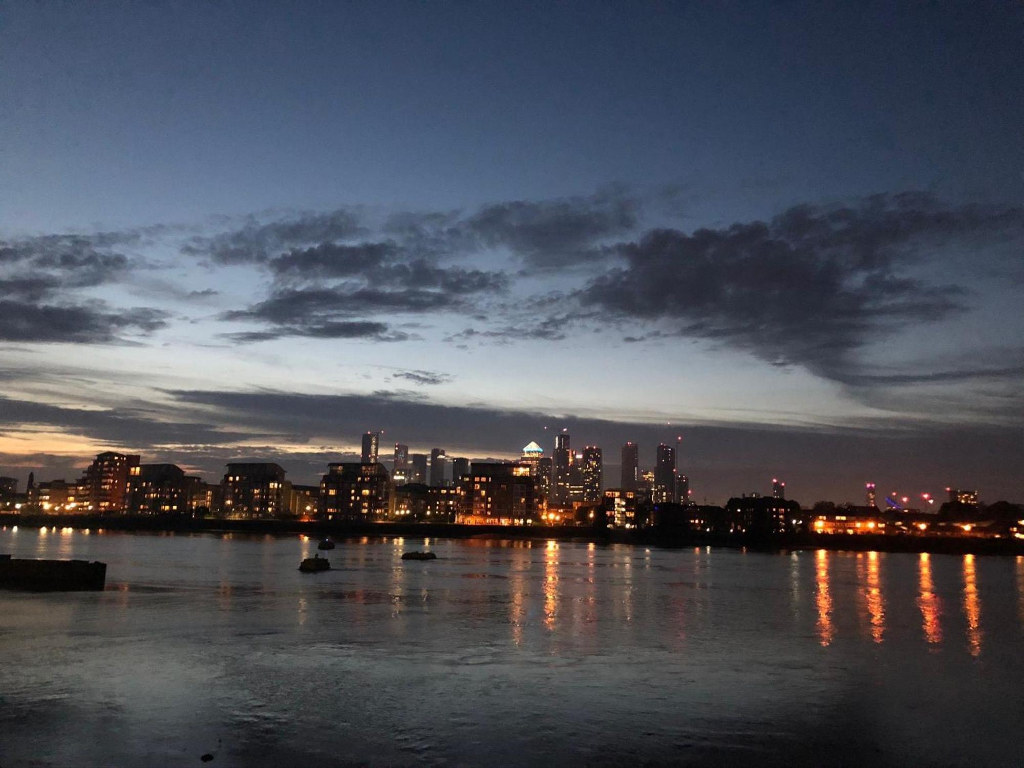 Greenwich Apartment With A River View & Balcony Near The 02 Arena & North Greenwich With Free Wifi & Fast Links Into Central London Eksteriør billede